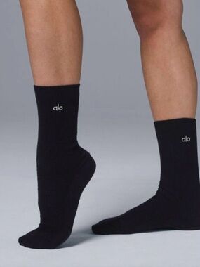 ALO Yoga Black Crew Socks with Subtle Logo